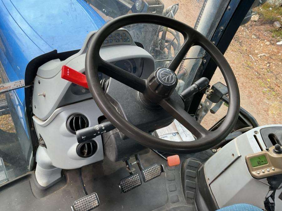 2012 New Holland T6070 Elite Tractor with loader - Image 14