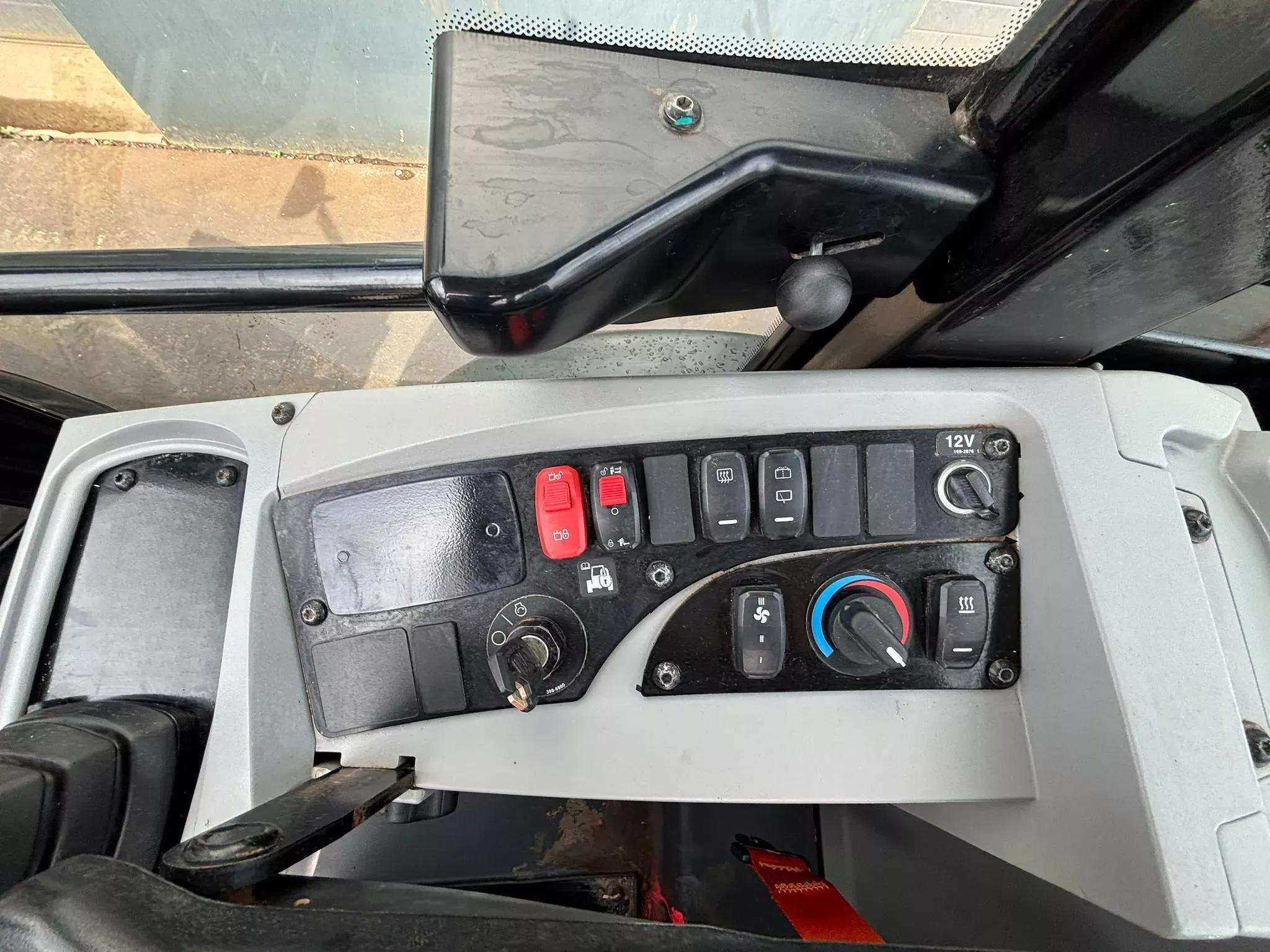 2022 Caterpillar 908M Loader - Image 14