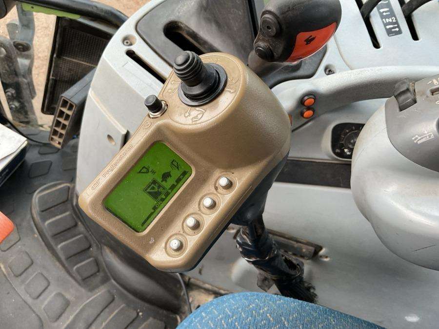 2012 New Holland T6070 Elite Tractor with loader - Image 15