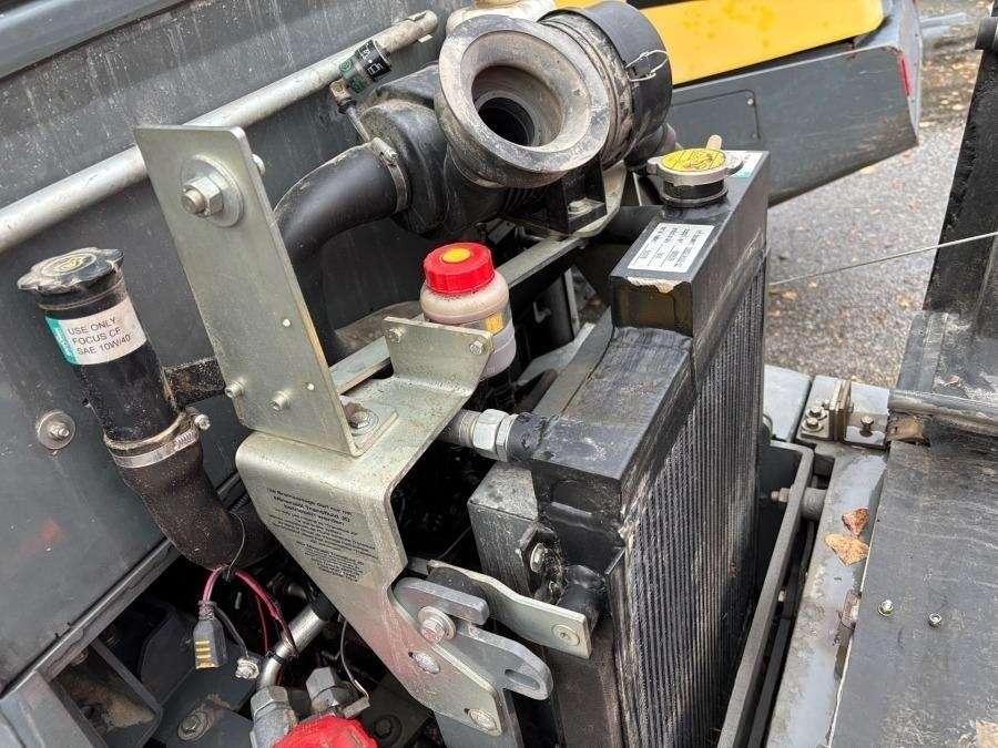 2016 Wacker Neuson WL25 Loader with bucket and forks - Image 16