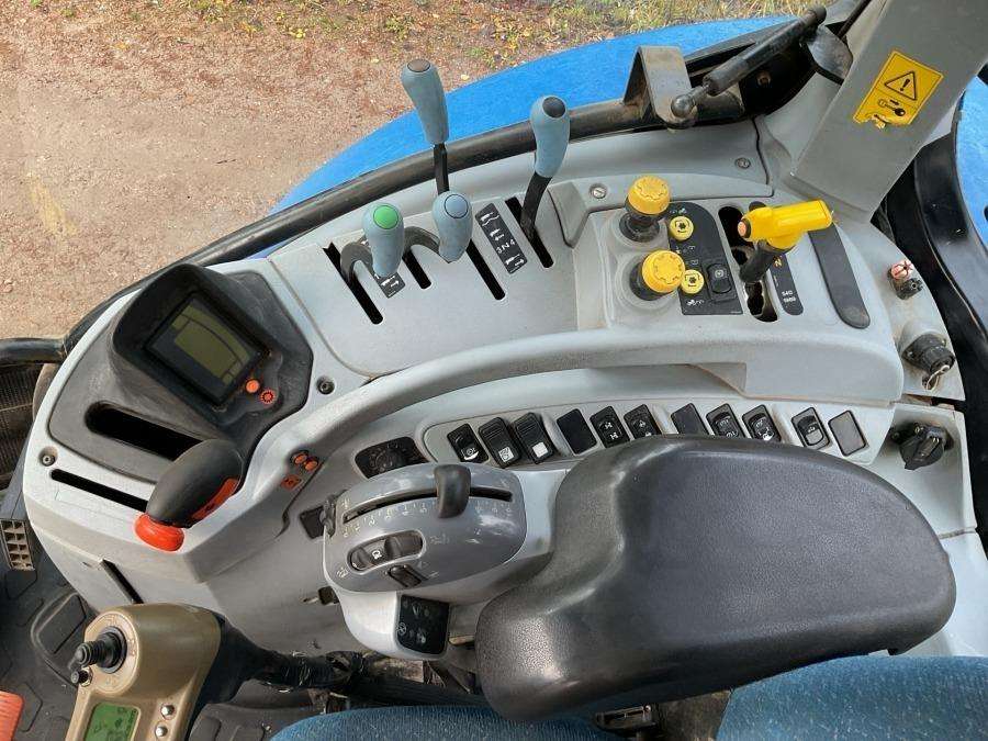 2012 New Holland T6070 Elite Tractor with loader - Image 16