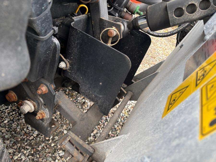 2013 John Deere 1026R tractor with loader - Image 17