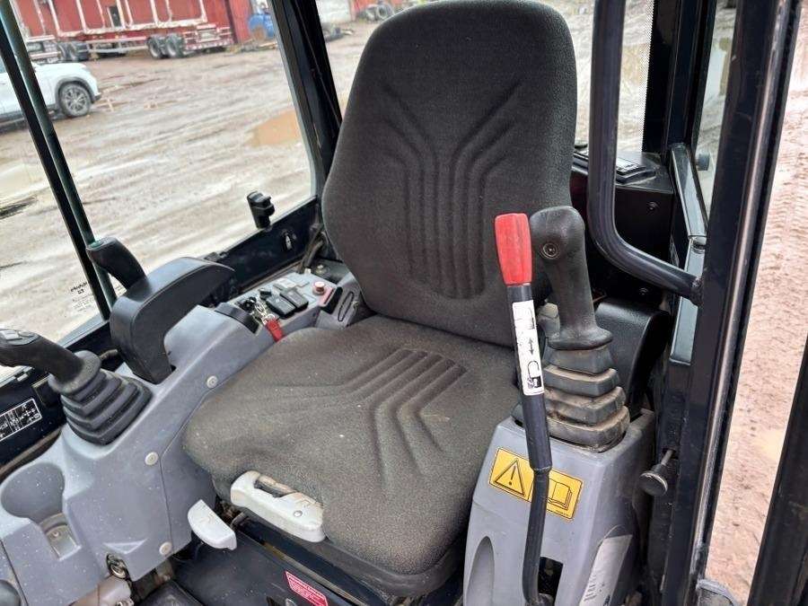 2019 Kubota U27-4 HI Excavator with trailer - Image 17