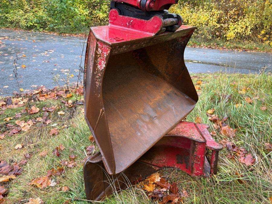 2021 Takeuchi TB 230 Excavator with rototilt & attachments - Image 18