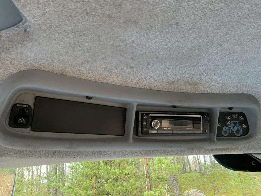 2012 New Holland T6070 Elite Tractor with loader - Image 18