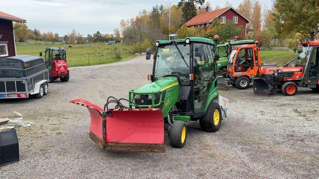 2013 John Deere 1026R tractor with loader - Image 3