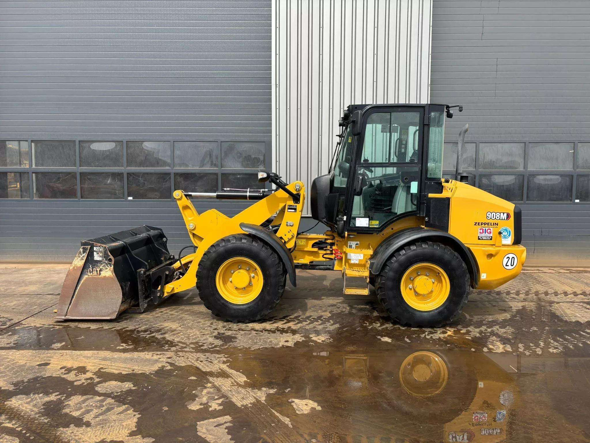 2022 Caterpillar 908M Loader - Image 2