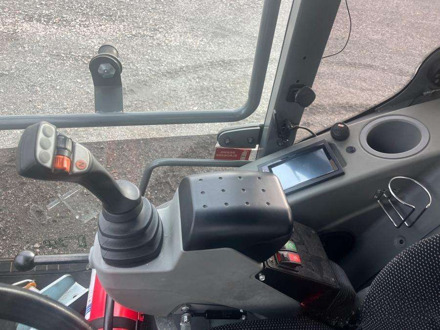 2023 Kramer 8085 Wheel loader Plow equipped - Image 3