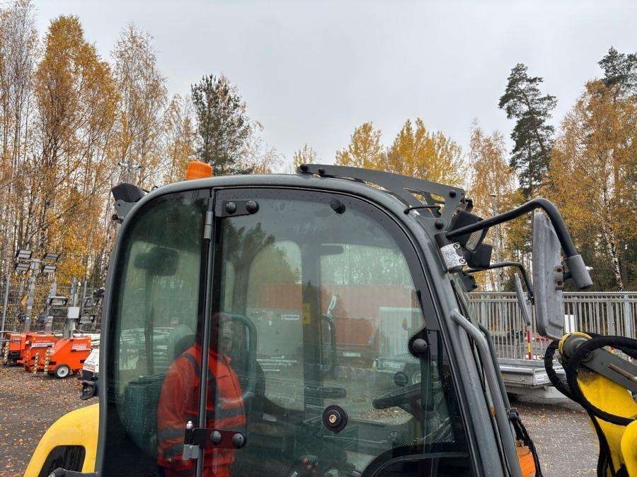 2016 Wacker Neuson WL25 Loader with bucket and forks - Image 21