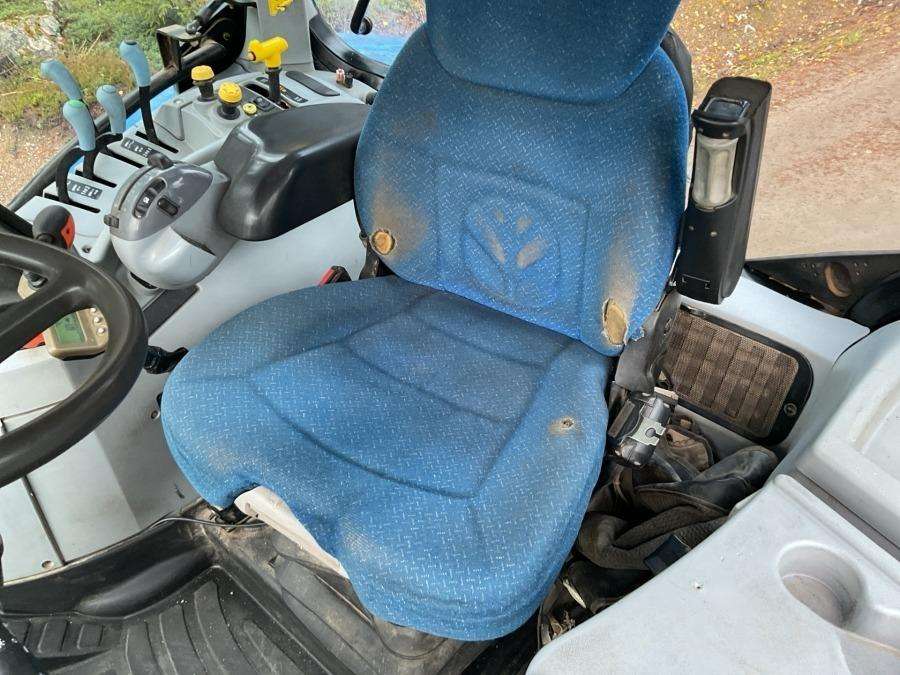 2012 New Holland T6070 Elite Tractor with loader - Image 22