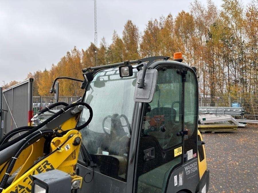 2016 Wacker Neuson WL25 Loader with bucket and forks - Image 23