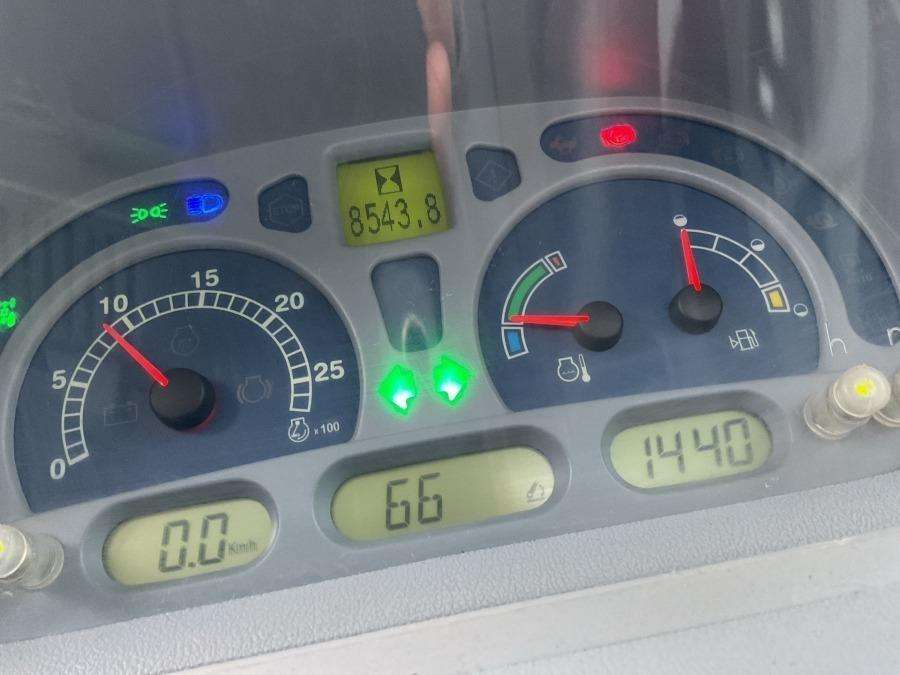 2012 New Holland T6070 Elite Tractor with loader - Image 23