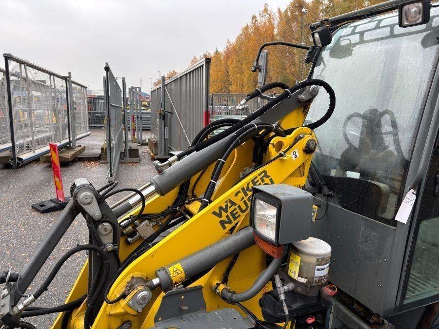 2016 Wacker Neuson WL25 Loader with bucket and forks - Image 24