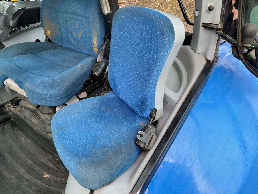 2012 New Holland T6070 Elite Tractor with loader - Image 24