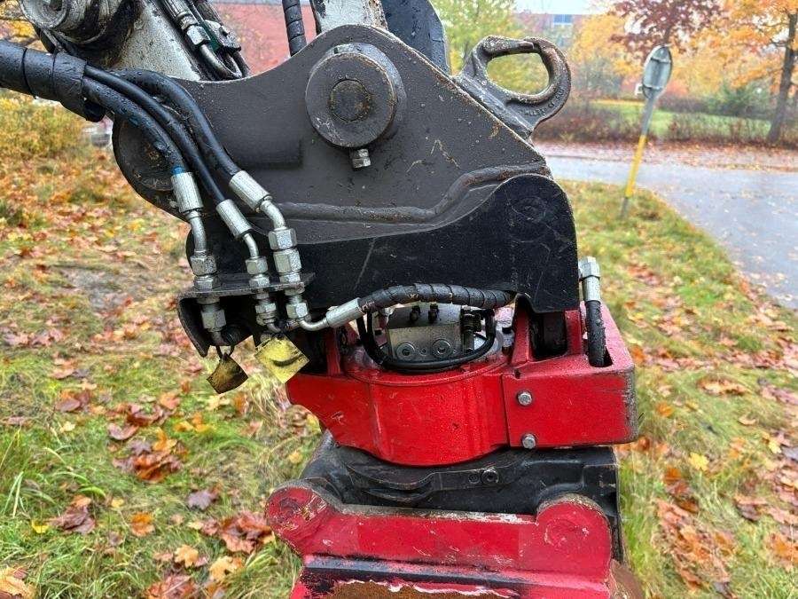 2021 Takeuchi TB 230 Excavator with rototilt & attachments - Image 25