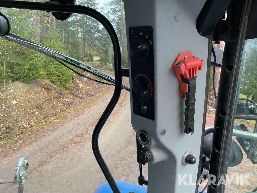 2012 New Holland T6070 Elite Tractor with loader - Image 25