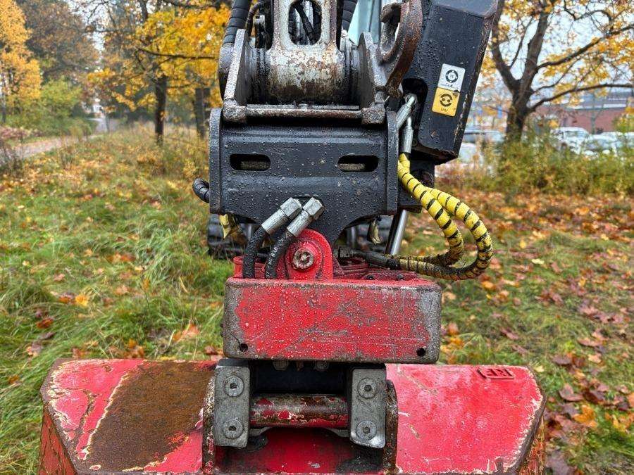 2021 Takeuchi TB 230 Excavator with rototilt & attachments - Image 26