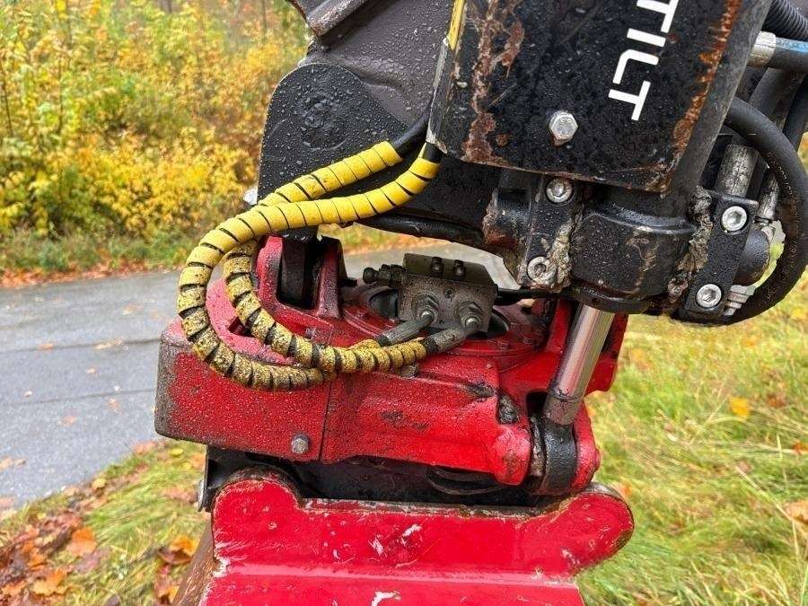 2021 Takeuchi TB 230 Excavator with rototilt & attachments - Image 27