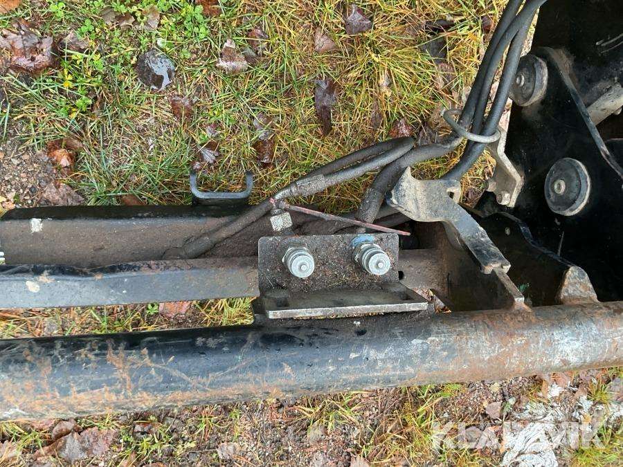 2012 New Holland T6070 Elite Tractor with loader - Image 27