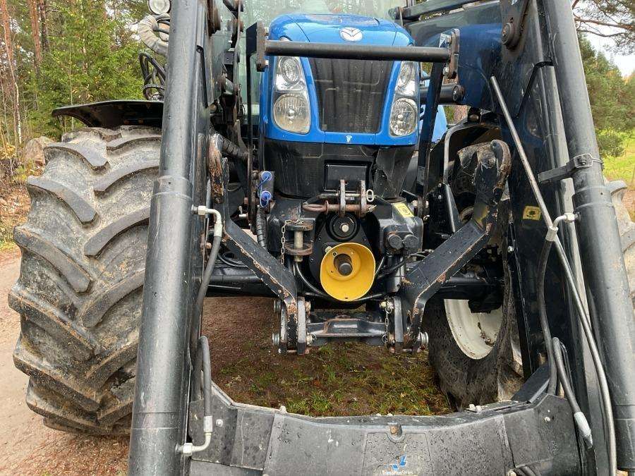 2012 New Holland T6070 Elite Tractor with loader - Image 28