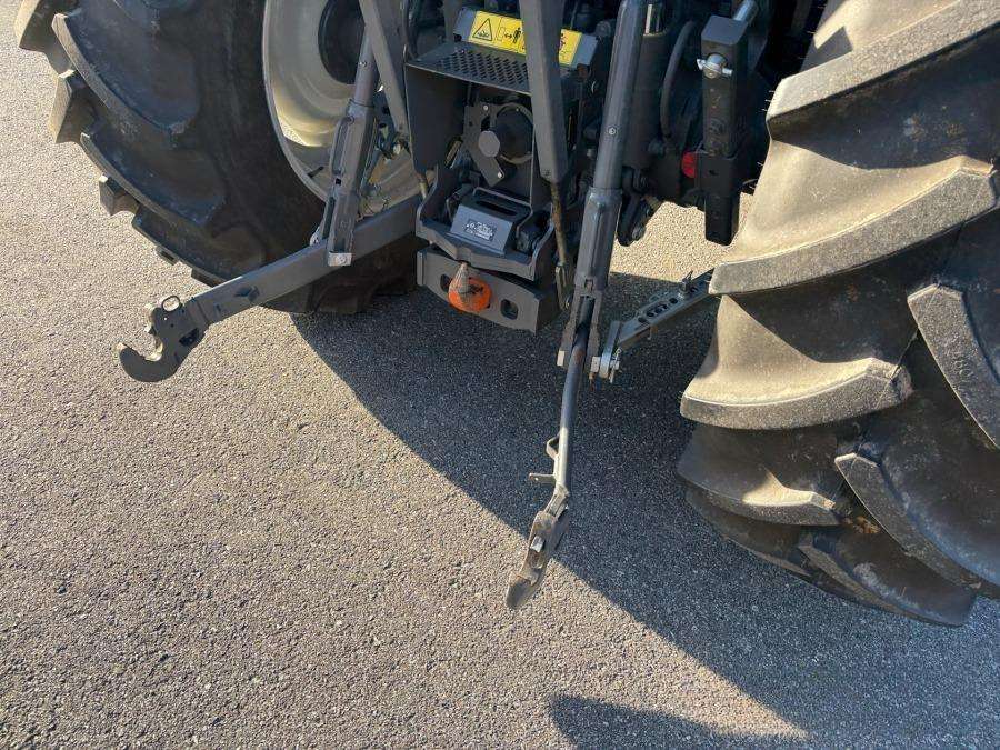 2021 Valtra A75 Tractor with loader - Image 29