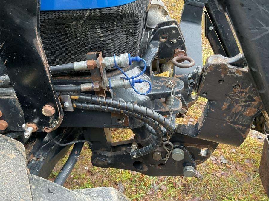 2012 New Holland T6070 Elite Tractor with loader - Image 30