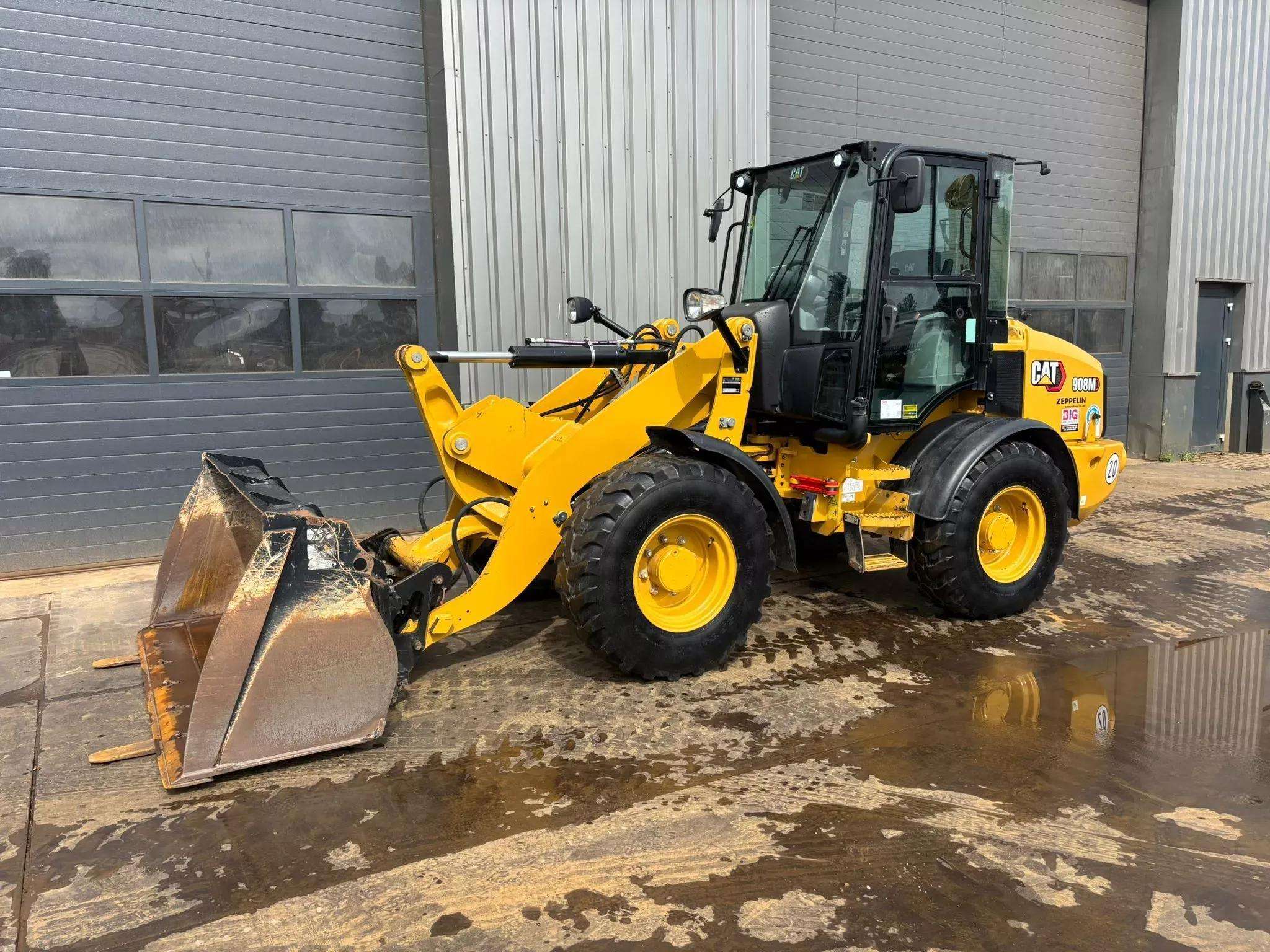 2022 Caterpillar 908M Loader - Image 3