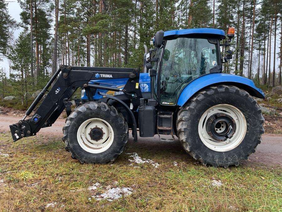 2012 New Holland T6070 Elite Tractor with loader - Image 4