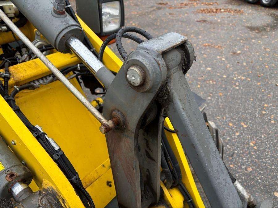 2016 Wacker Neuson WL25 Loader with bucket and forks - Image 31