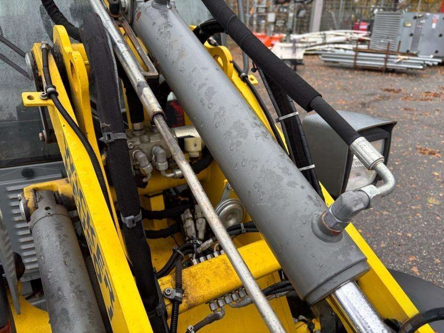 2016 Wacker Neuson WL25 Loader with bucket and forks - Image 32