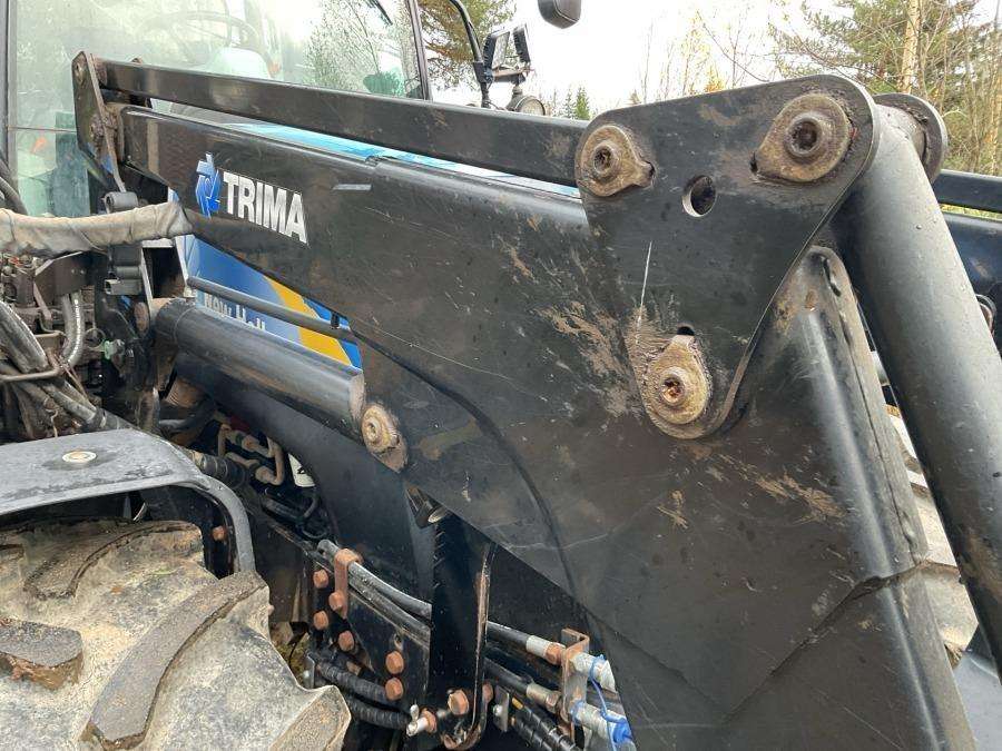 2012 New Holland T6070 Elite Tractor with loader - Image 32