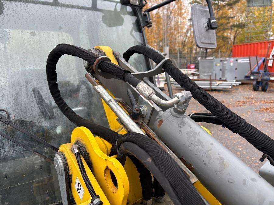 2016 Wacker Neuson WL25 Loader with bucket and forks - Image 33
