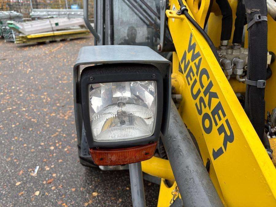 2016 Wacker Neuson WL25 Loader with bucket and forks - Image 34