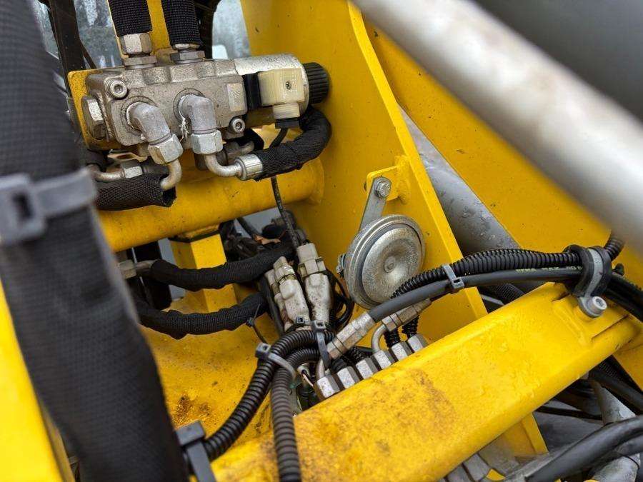 2016 Wacker Neuson WL25 Loader with bucket and forks - Image 35