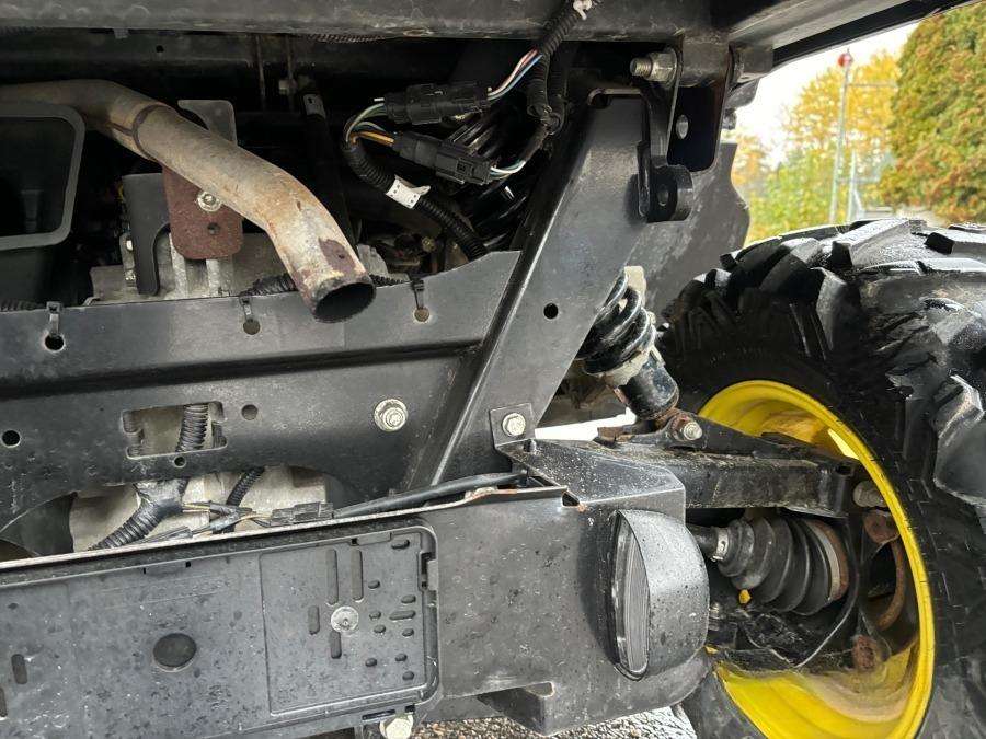 2021 John Deere Gator XUV865M UTV - Image 34