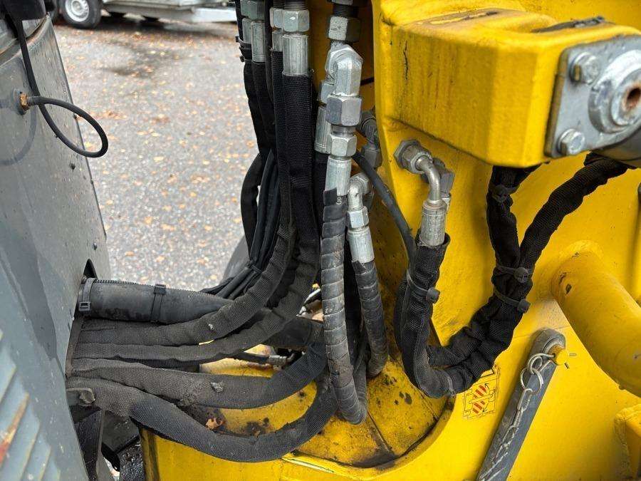 2016 Wacker Neuson WL25 Loader with bucket and forks - Image 37