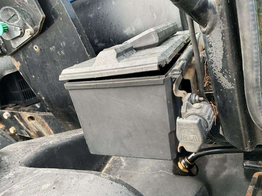 2012 New Holland T6070 Elite Tractor with loader - Image 40