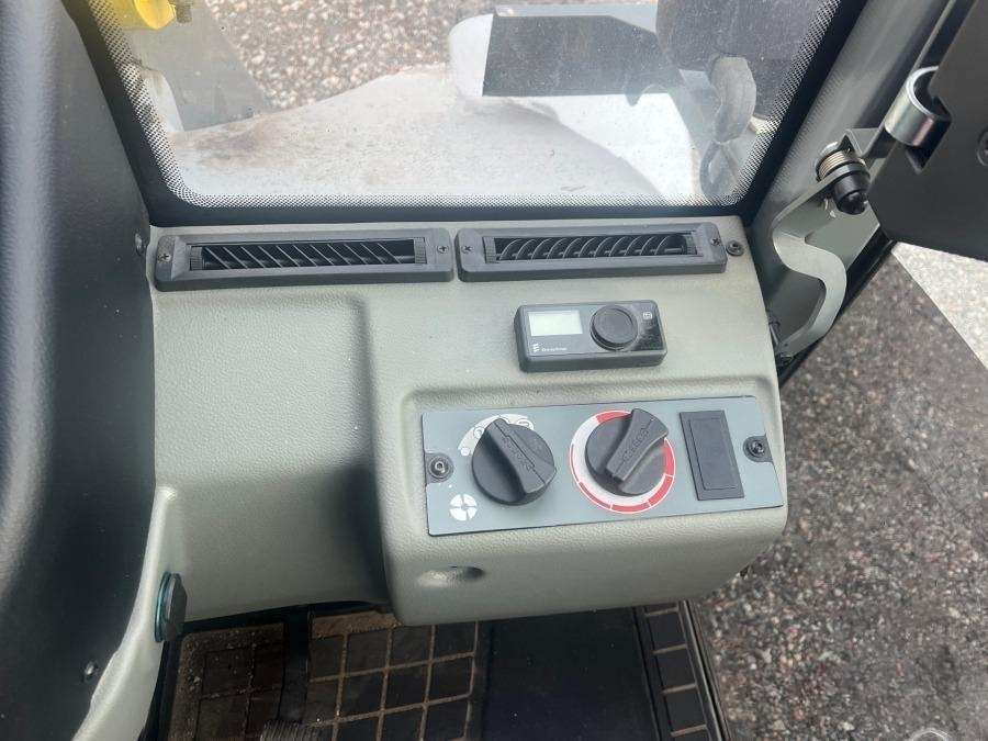 2023 Kramer 8085 Wheel loader Plow equipped - Image 5