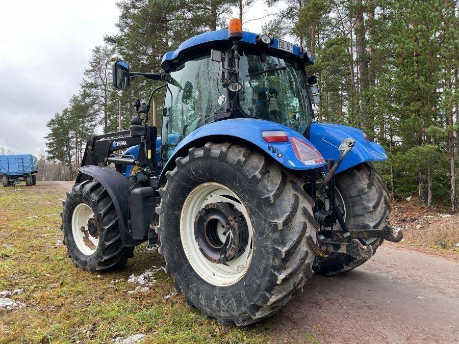 2012 New Holland T6070 Elite Tractor with loader - Image 5