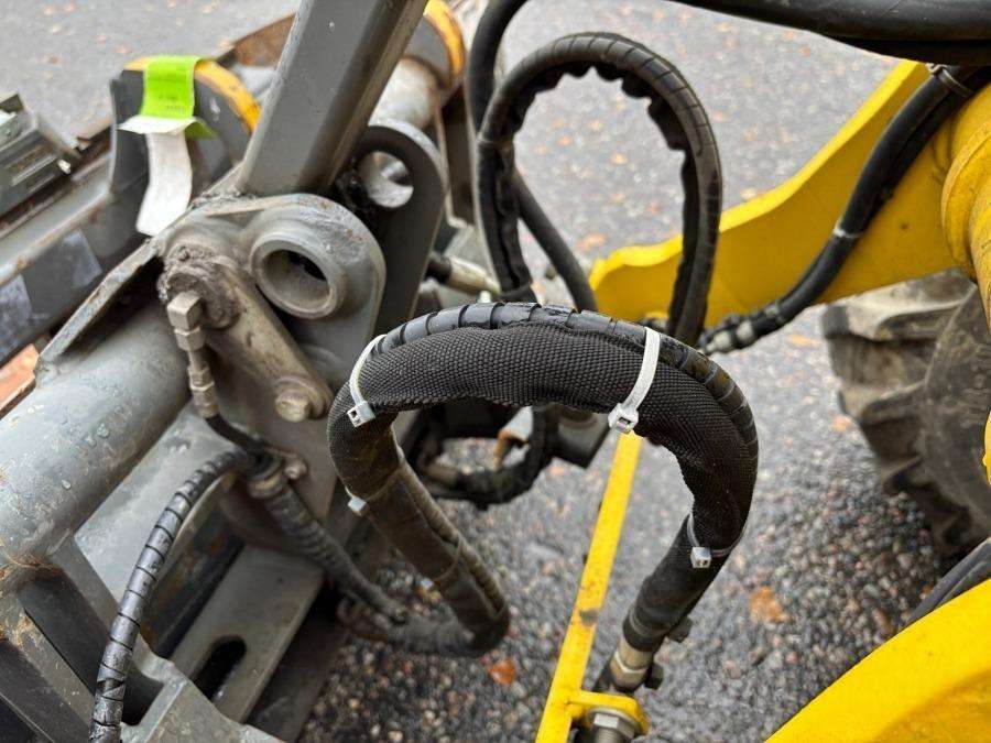 2016 Wacker Neuson WL25 Loader with bucket and forks - Image 41