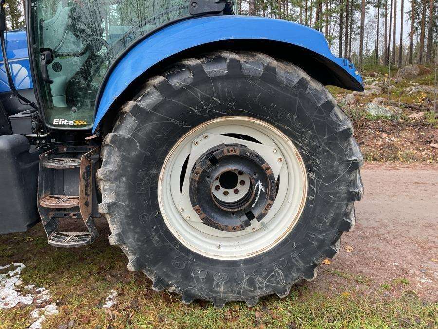 2012 New Holland T6070 Elite Tractor with loader - Image 43