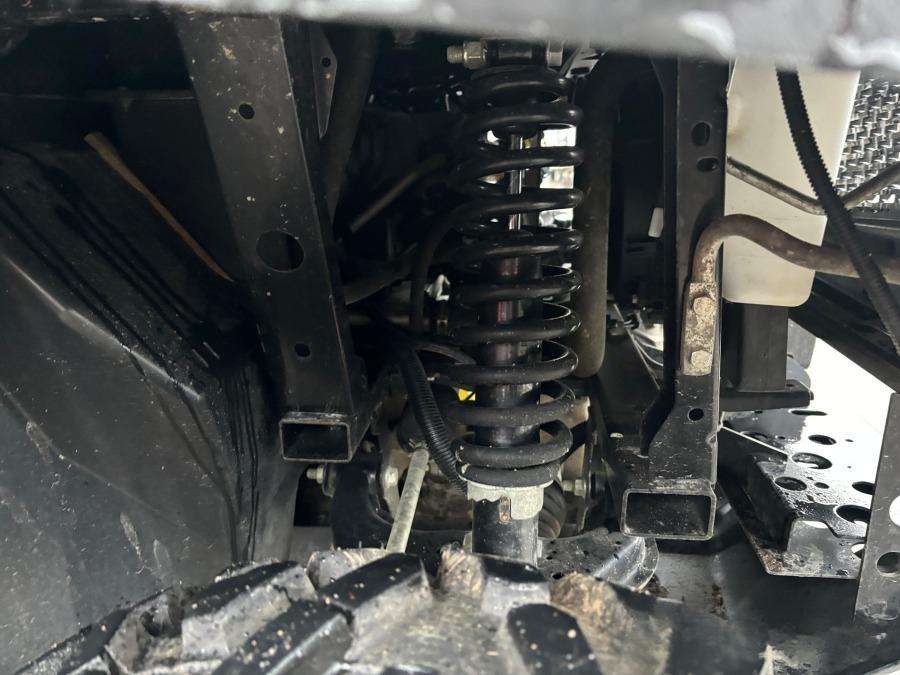 2021 John Deere Gator XUV865M UTV - Image 48