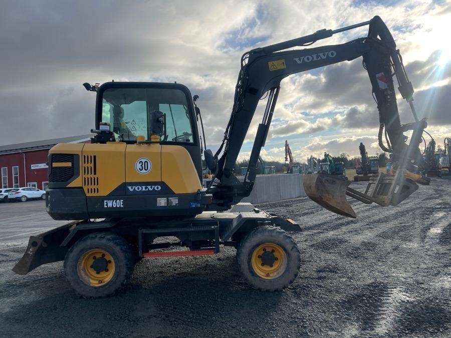 2016 Volvo EW60E Excavator - Image 6