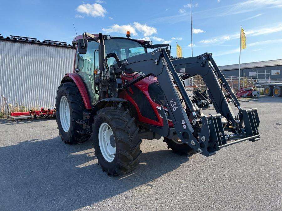 2021 Valtra A75 Tractor with loader - Image 6