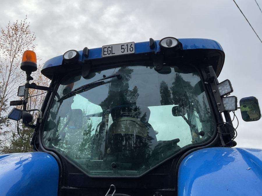 2012 New Holland T6070 Elite Tractor with loader - Image 54