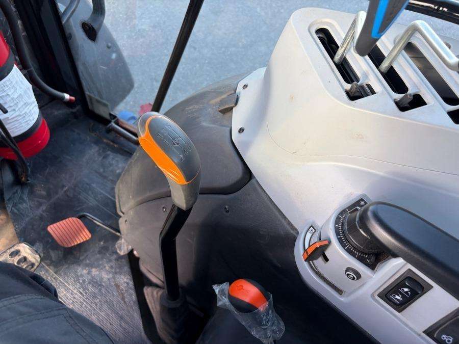 2021 Valtra A75 Tractor with loader - Image 57