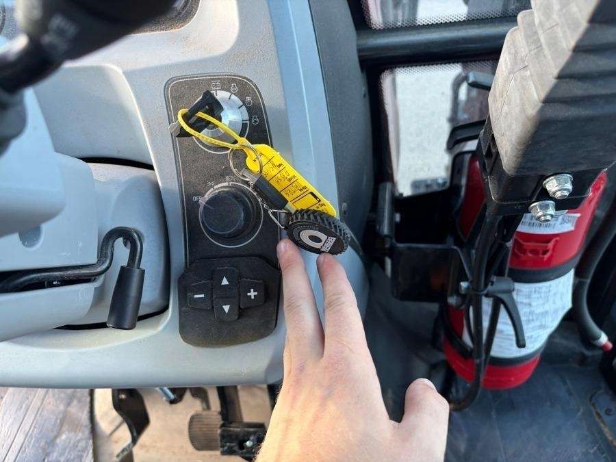 2021 Valtra A75 Tractor with loader - Image 59