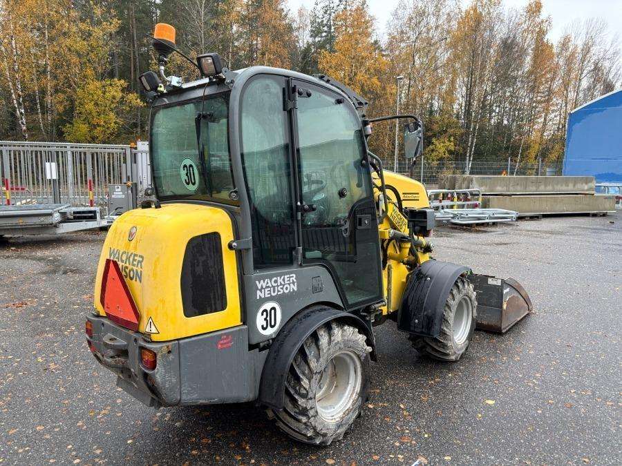 2016 Wacker Neuson WL25 Loader with bucket and forks - Image 7