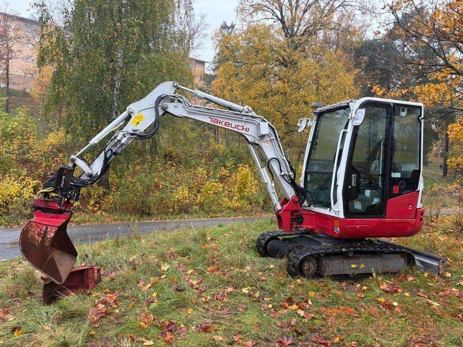 2021 Takeuchi TB 230 Excavator with rototilt & attachments - Image 7
