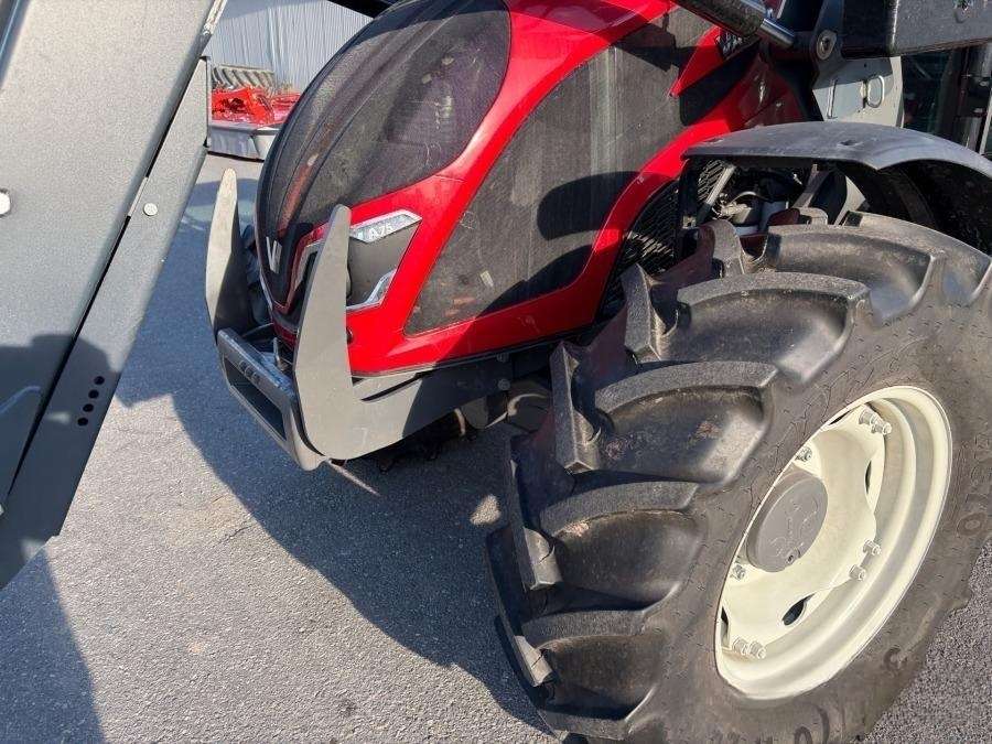 2021 Valtra A75 Tractor with loader - Image 7